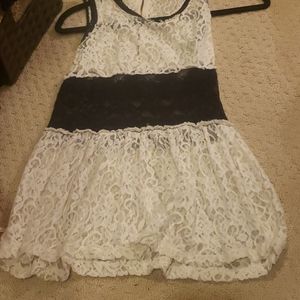 Lace black and cream top